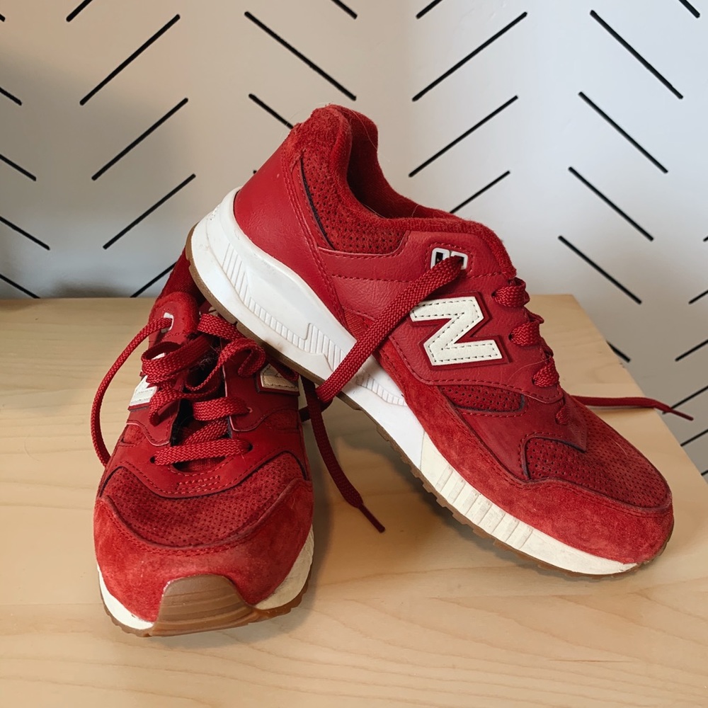 Red New Balance 530